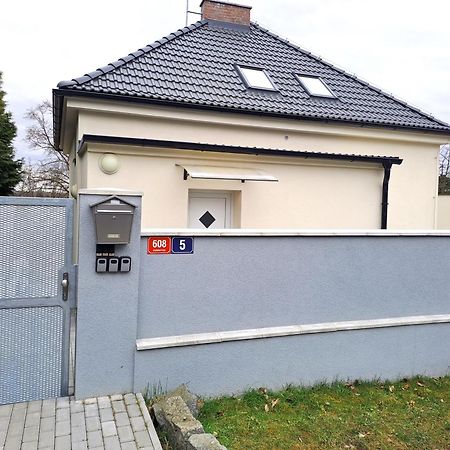 Apartmanovy Dum Se Zahradou V Klidne Casti Prahy Prága Kültér fotó