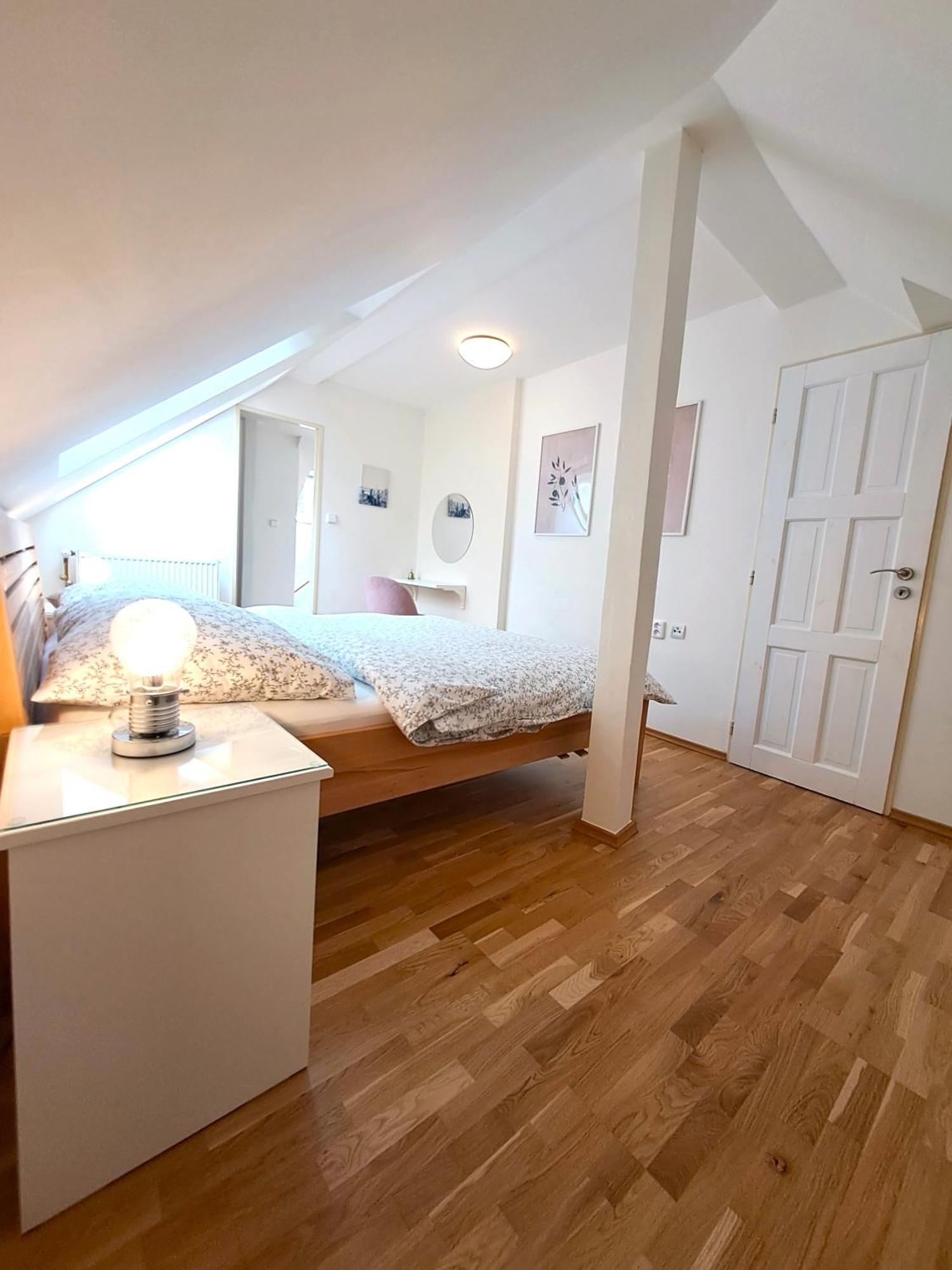 Apartmanovy Dum Se Zahradou V Klidne Casti Prahy Prága Kültér fotó